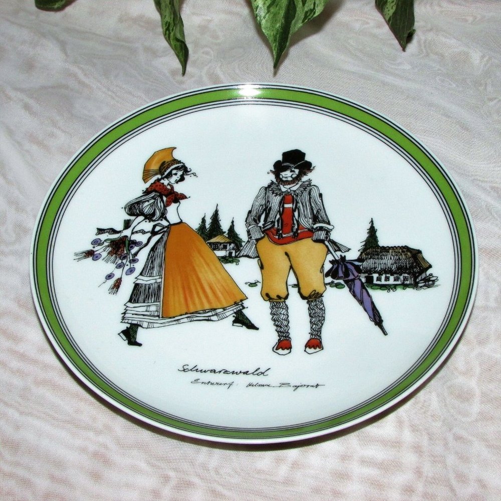 Black Forest Costumes HUTSCHENREUTHER Collector Wall Plate Germany Vintage